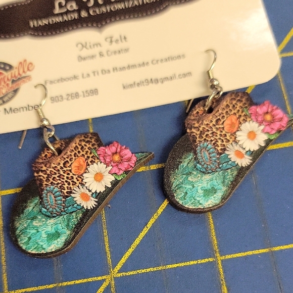 Felt's Fun Finds Jewelry - Cowboy Hat Western Pink Turquoise Leopard Floral Flower Earrings